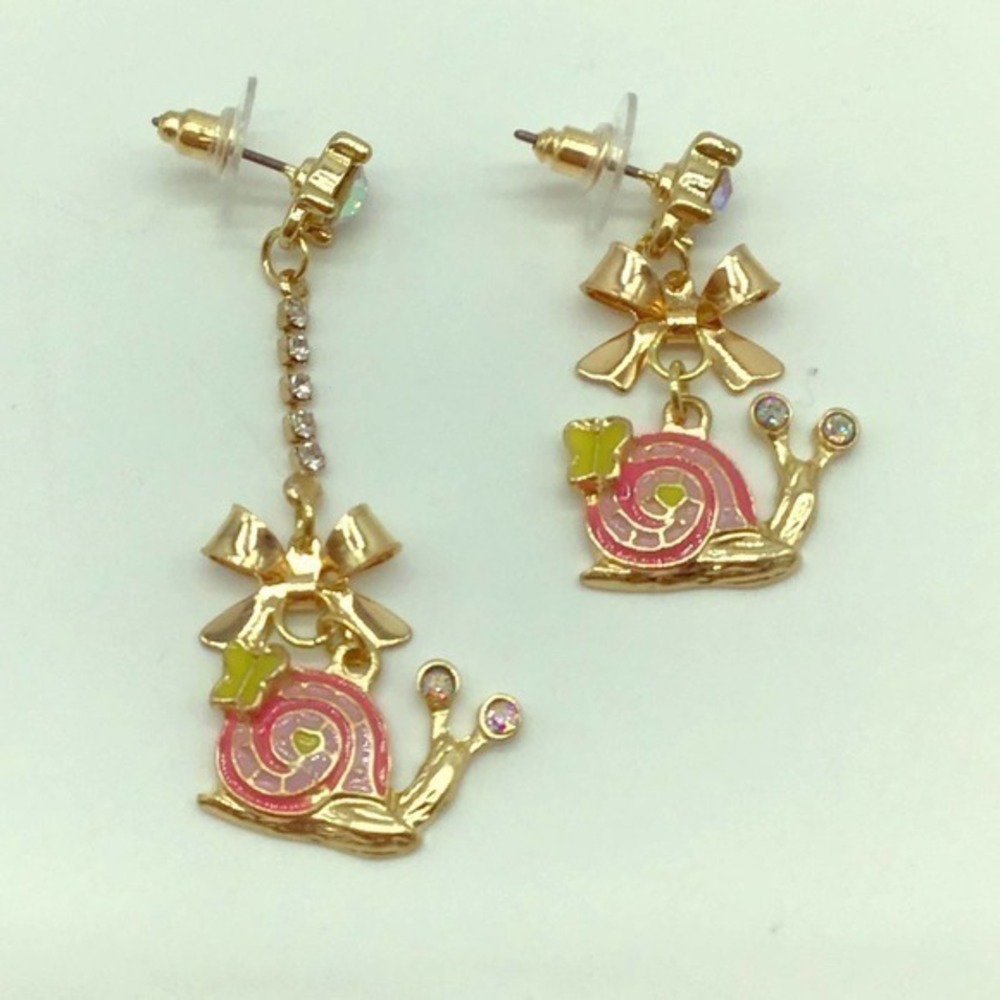 NEW asymmetrical gold drop dangle snail earrings